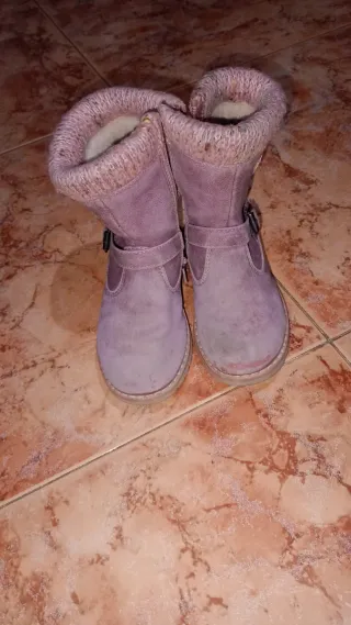 Botas niña color beige T27 y rosa T28 10€ c/u