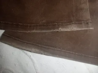 Original pantalón marrón chocolate con pedrería.