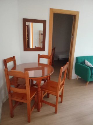Se alquila habitación en piso recién reformado