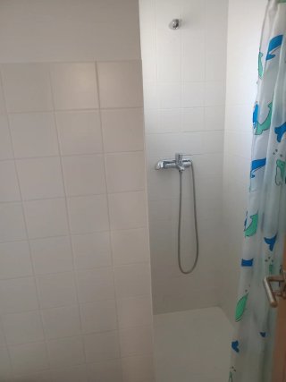 Se alquila habitación en piso recién reformado