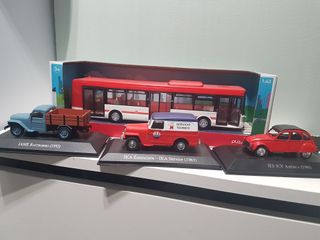 Lote 4 vehículos escala 1:43: Bus, dos furgo y 2CV