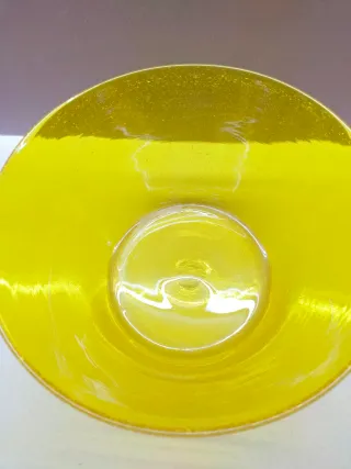 Ciotola in vetro gialla trasparente