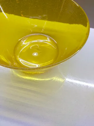Ciotola in vetro gialla trasparente