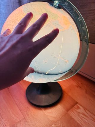 Globo terráqueo iluminado