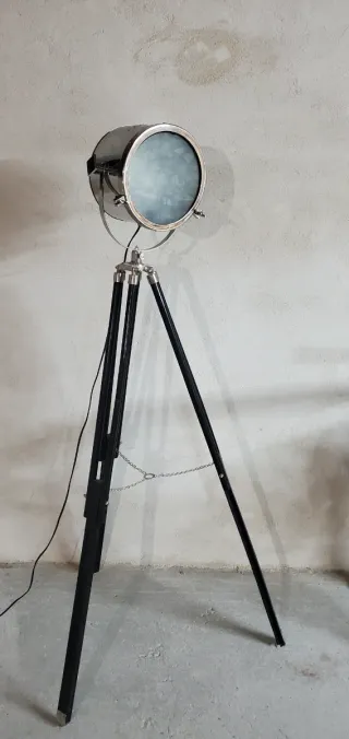 Foco, Telescopio y Bola del Mundo