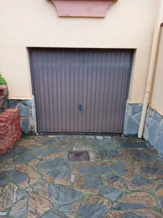 Puerta de garaje con motor "NICE"