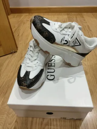 Zapatillas Guess Mujer Blancas y negras