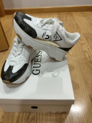 Zapatillas Guess Mujer Blancas y negras