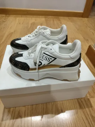 Zapatillas Guess Mujer Blancas y negras