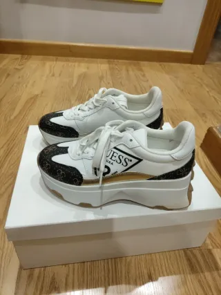 Zapatillas Guess Mujer Blancas y negras