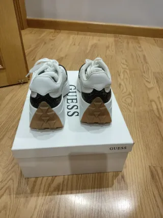 Zapatillas Guess Mujer Blancas y negras