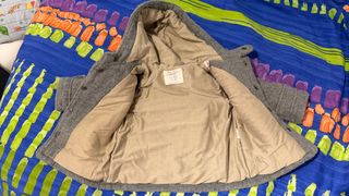 Abrigo bebé gris con capucha