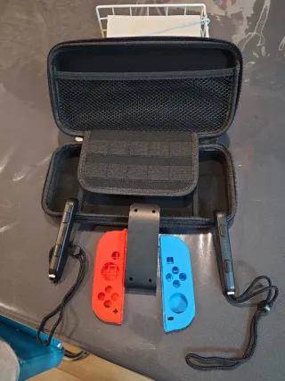 Nintendo Switch con mandos y luces LED