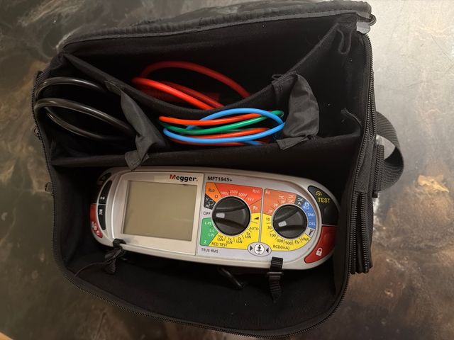 Megger MFT1845+ y EVCA210