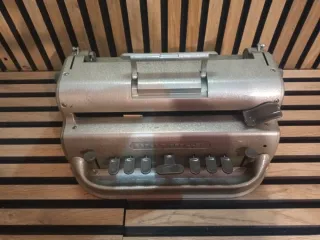 Máquina Braille Perkins Brailler