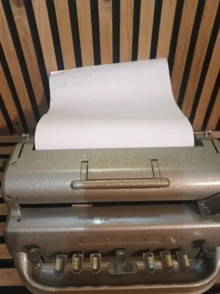 Máquina Braille Perkins Brailler