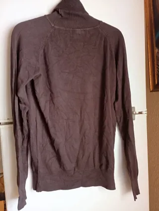 Blusa de cuello alto marrón