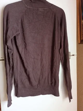 Blusa de cuello alto marrón