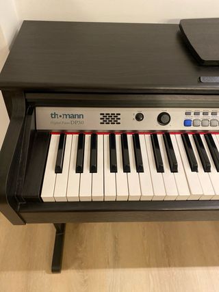 Piano Digital Toman DP30 alto, con banqueta