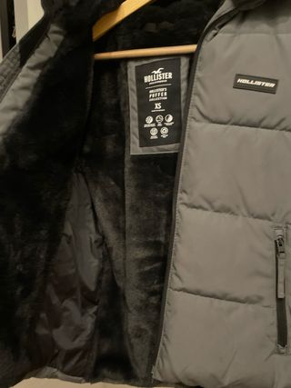 Chaqueta niño Hollister gris muy calentita.