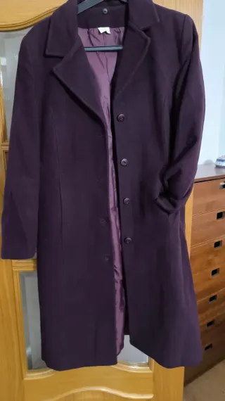 Abrigo de paño morado