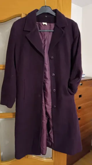 Abrigo de paño morado