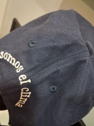 Gorra azul Somos el clima