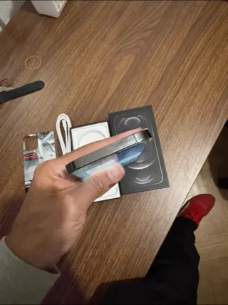 iPhone 12 Pro + Accesorios