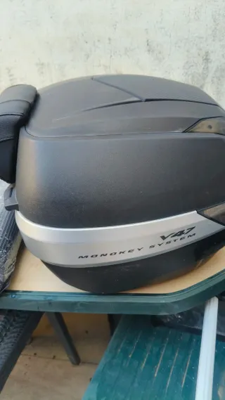 Portamaletas y maleta Givi BMW C 650