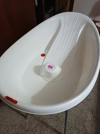 Banheira de bebé com suporte