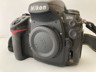 Cámara Nikon D700 FULL FRAME con Grip