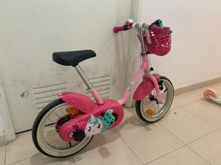 Bicicleta infantil con ruedines con muy poco uso