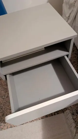 Coppia comodini con gambe in legno