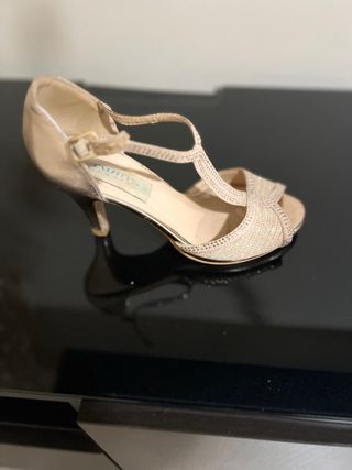 Sandalias doradas vestir