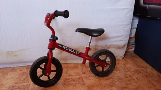 Bicicleta de equilibrio roja RED BULLET