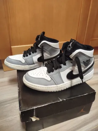 Nike Air Jordan Gris y Blanco
