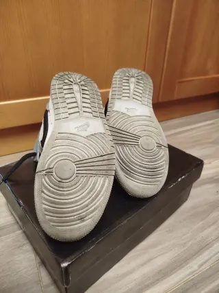 Nike Air Jordan Gris y Blanco