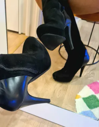 Stivali alti neri con tacco