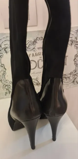 Stivali alti neri con tacco