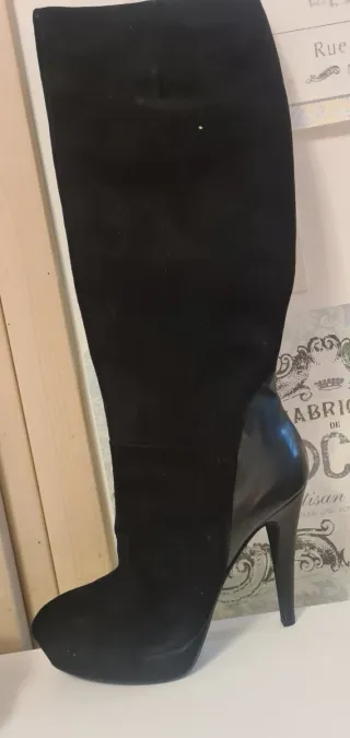 Stivali alti neri con tacco