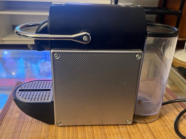 Cafetera Nespresso DeLonghi Pixie