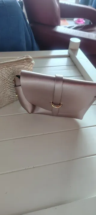 Bolsos pequeños dorados y rosas