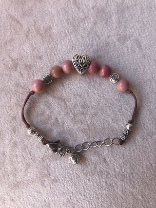 Pulseira de Pedra Rosa com Coração Love