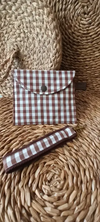 Llaveros hechos a mano con monedero a juego