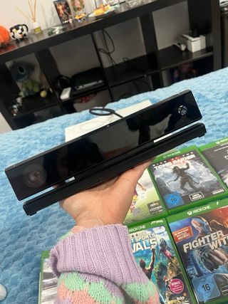 Xbox One S Blanca + 6 Juegos + un control + sensor