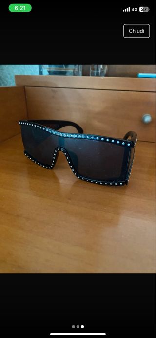 Occhiali da sole neri con strass