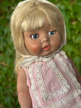 Antigua  muñeca Angela industrias Leb