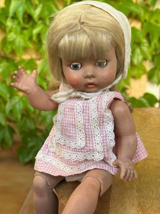 Antigua  muñeca Angela industrias Leb