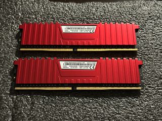 Corsair 16GB (2x8GB) DDR4 2400MHz Roja