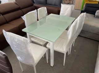 Mesa extensible cristal y metal